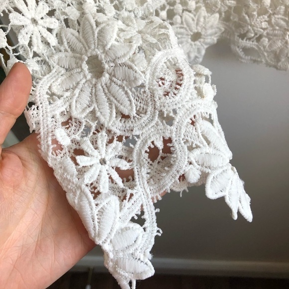 𝅺White Long Sleeve Lace Top - Picture 4 of 4